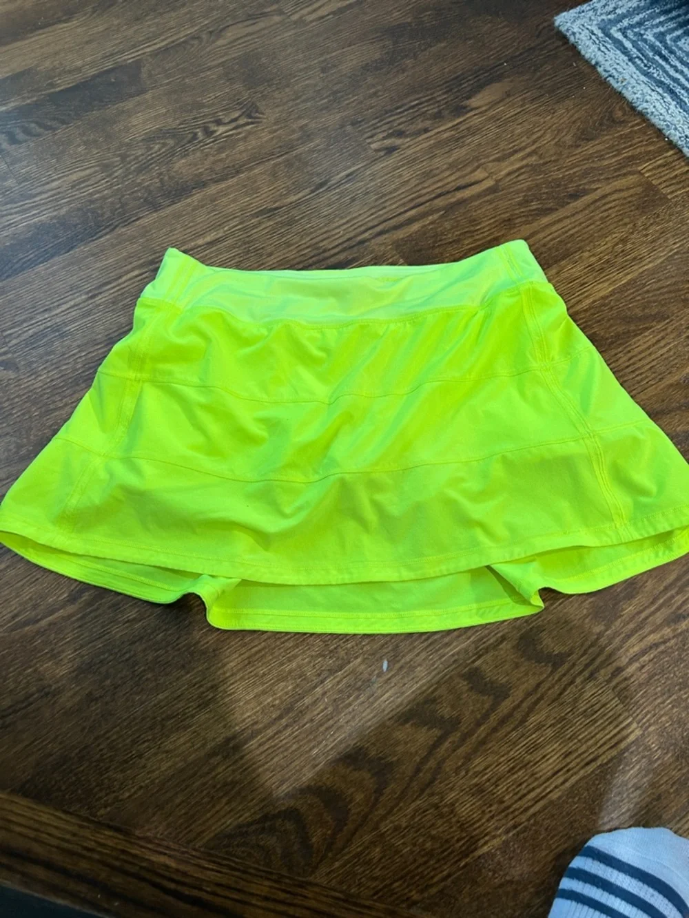 lululemon athletica Neon Yellow skirt - Picture 1 of 4